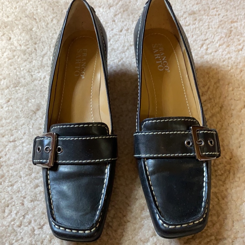 Shoes size 7 - Picture 2 of 3